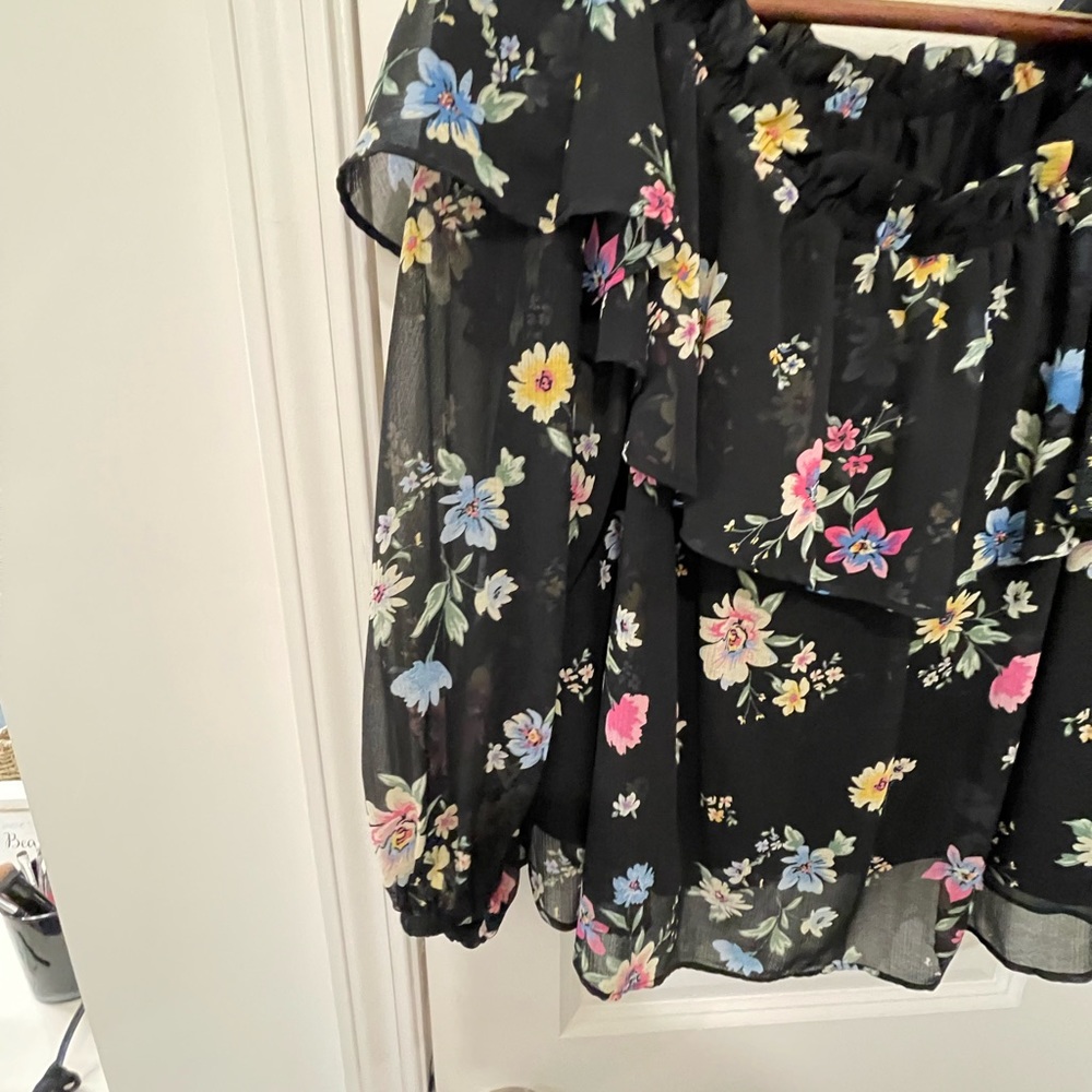 will love this flower, flowing top